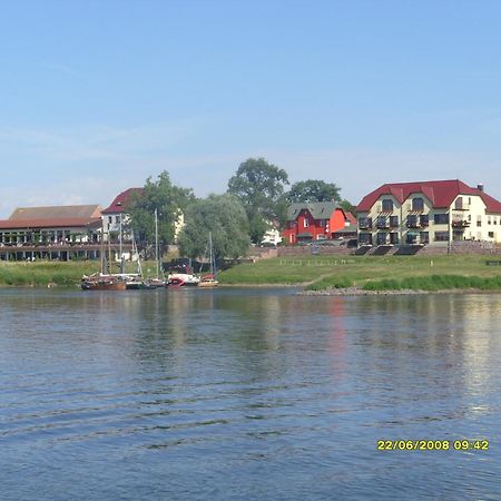 Готель Elbterrassen Zu Brambach Dessau-Rosslau Екстер'єр фото