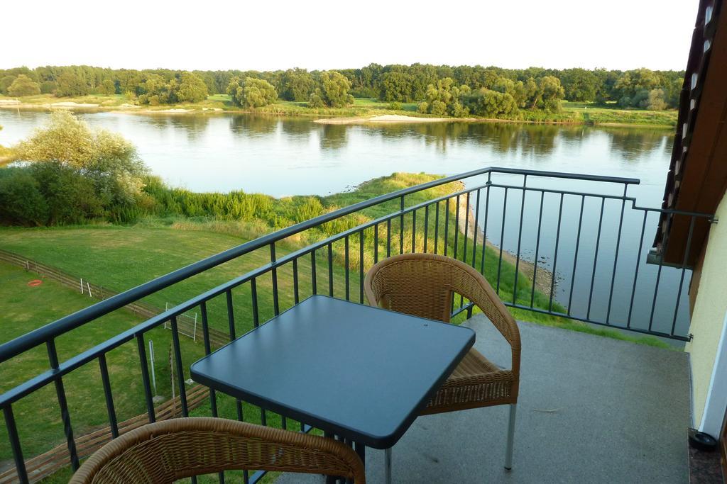 Готель Elbterrassen Zu Brambach Dessau-Rosslau Екстер'єр фото