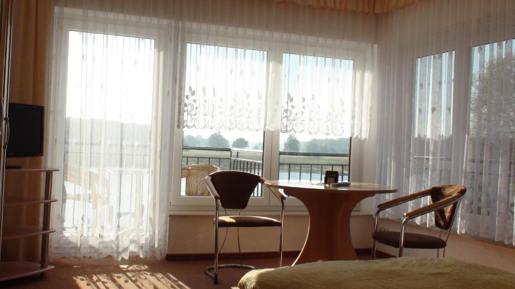 Готель Elbterrassen Zu Brambach Dessau-Rosslau Екстер'єр фото