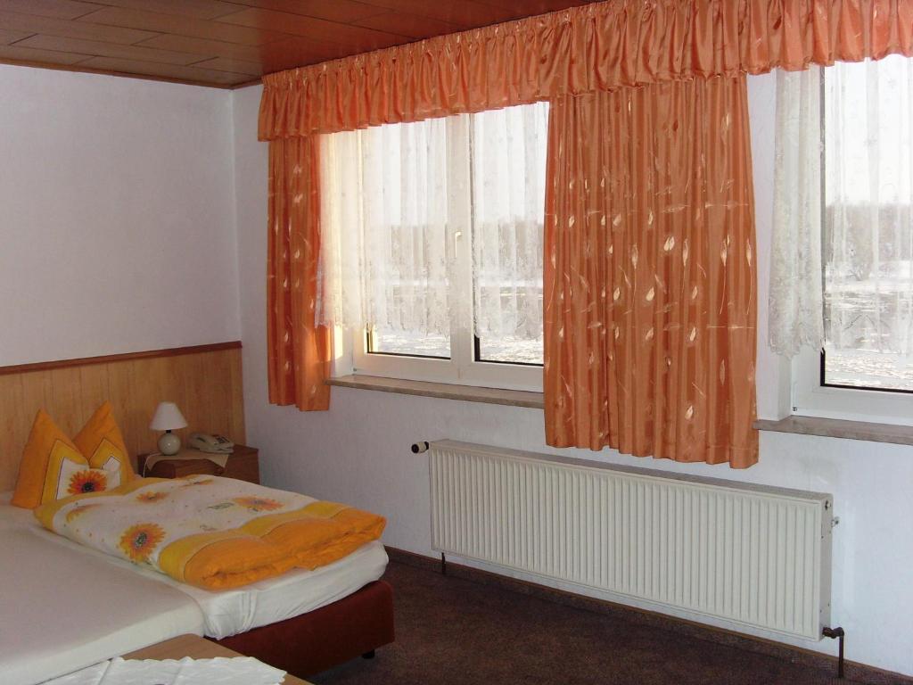Готель Elbterrassen Zu Brambach Dessau-Rosslau Екстер'єр фото