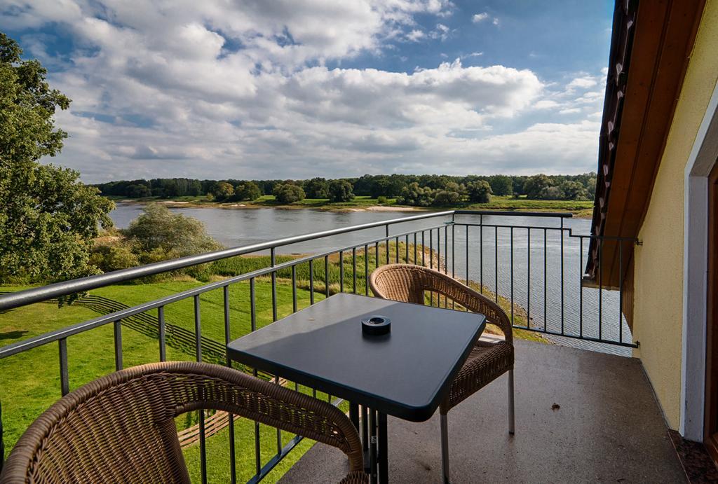 Готель Elbterrassen Zu Brambach Dessau-Rosslau Екстер'єр фото