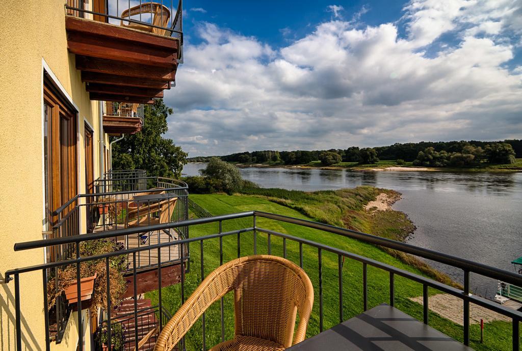 Готель Elbterrassen Zu Brambach Dessau-Rosslau Екстер'єр фото