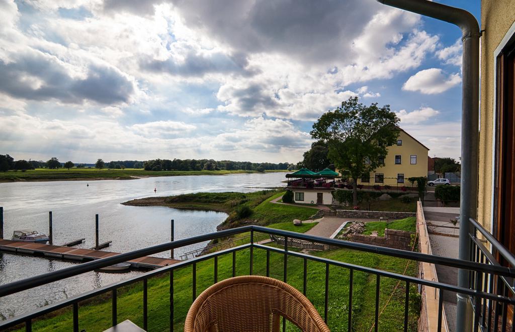 Готель Elbterrassen Zu Brambach Dessau-Rosslau Екстер'єр фото