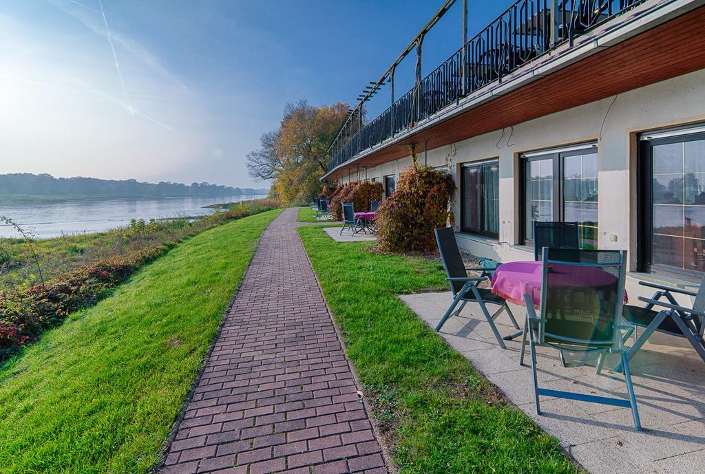 Готель Elbterrassen Zu Brambach Dessau-Rosslau Екстер'єр фото